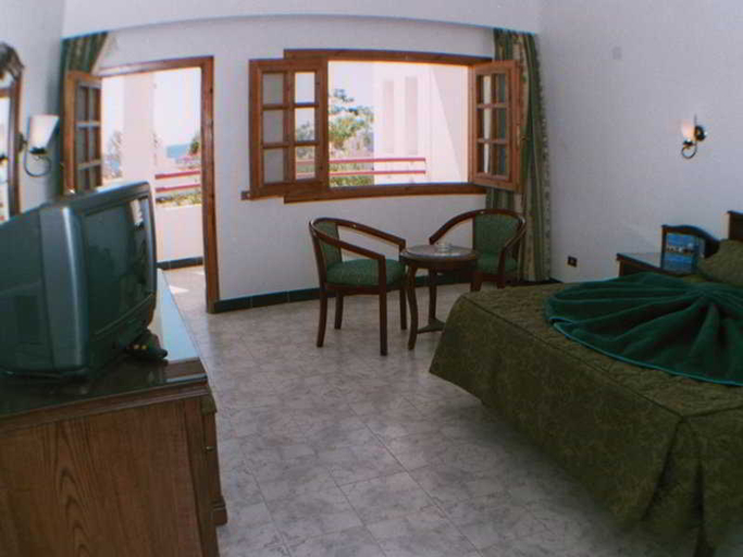Bedroom 3, Happy Life Village, Sant Katrin