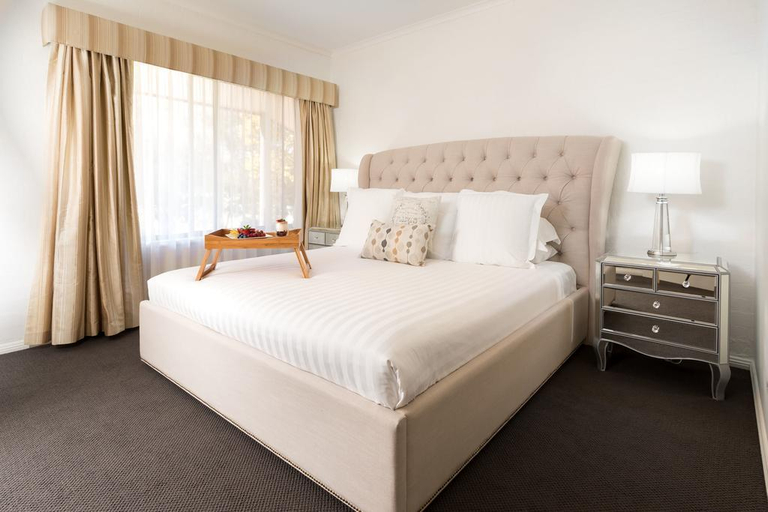 Bedroom 4, Blazing Stump Motel & Suites, Wodonga
