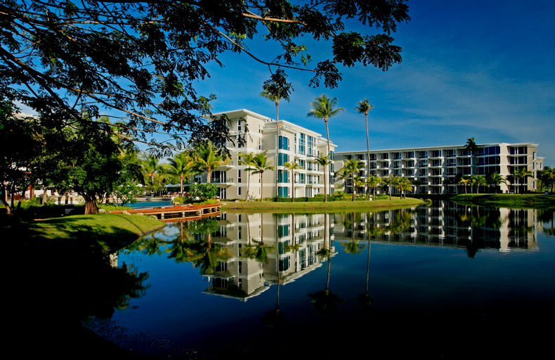Exterior & Views 10
