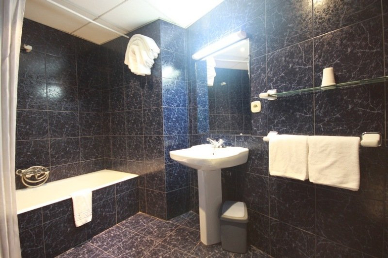 Bathroom 4, Hotel Folch