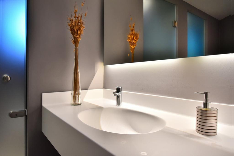 Bathroom 5, Korali, Thessaly