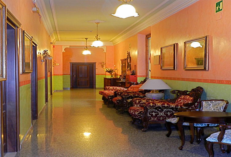 Public Area 2, Desiree, Florence