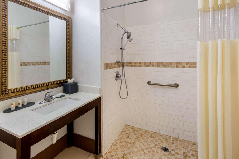 Bathroom 4, Sand Rose Beach Resort, Cameron