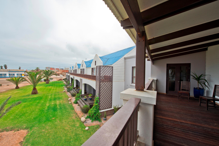 Exterior & Views
