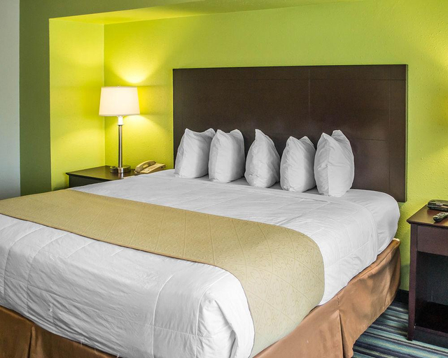 Bedroom 3, Quality Inn & Suites Rainwater Park, Erie