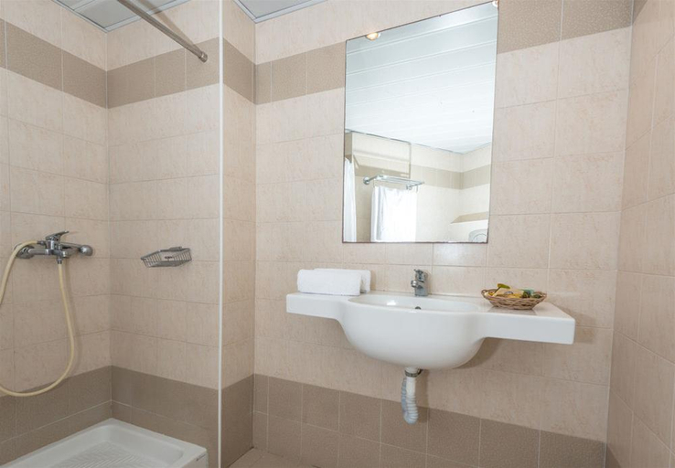 Bathroom 4, Majestic, South Aegean