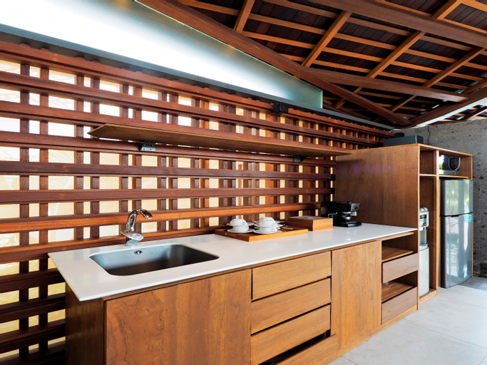Dining Room 11
