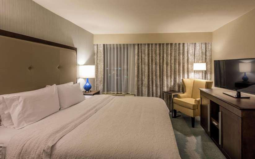 Bedroom 3, Hampton Inn & Suites Jackson Downtown-Coliseum, Hinds