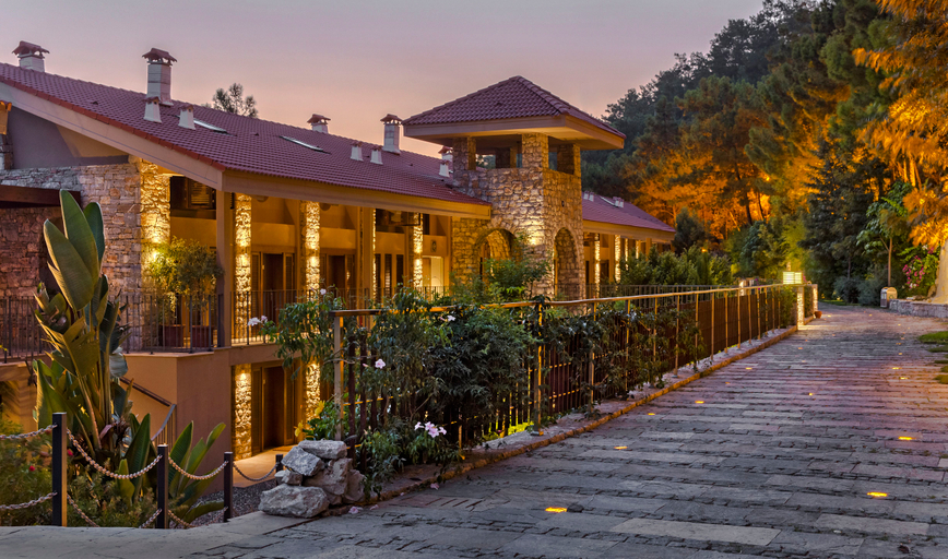 Exterior & Views