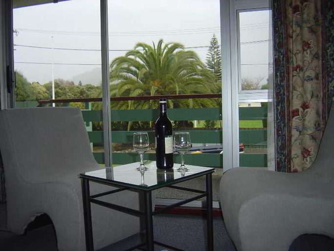 Bedroom 2, Kapiti Gateway Motel, Kapiti Coast
