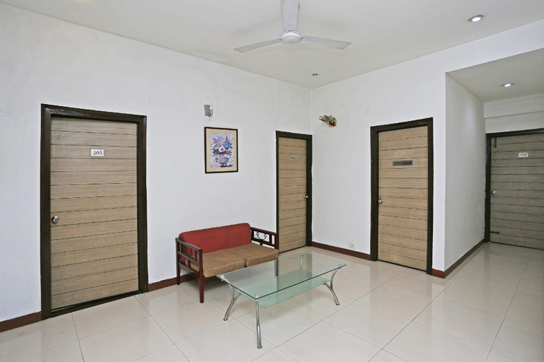 OYO 5528 DLF Phase 4, Gurgaon
