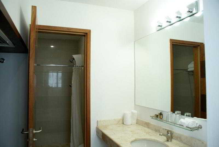 Bathroom 5, Hotel Bahia Chac Chi, Isla Mujeres