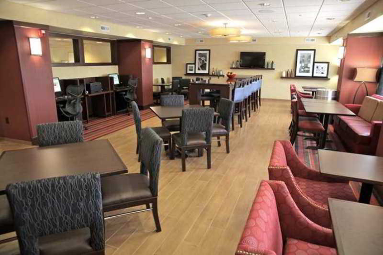 Food & Drinks 1, Hampton Inn Milwaukee-Airport, Milwaukee