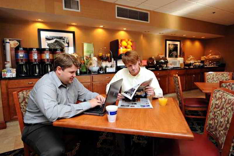 Food & Drinks 5, Hampton Inn Auburn, Lee