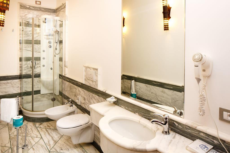 Bathroom, Casale Russo, Napoli
