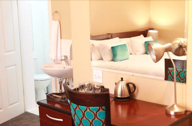 1st Class Manor B&B, Buffalo City