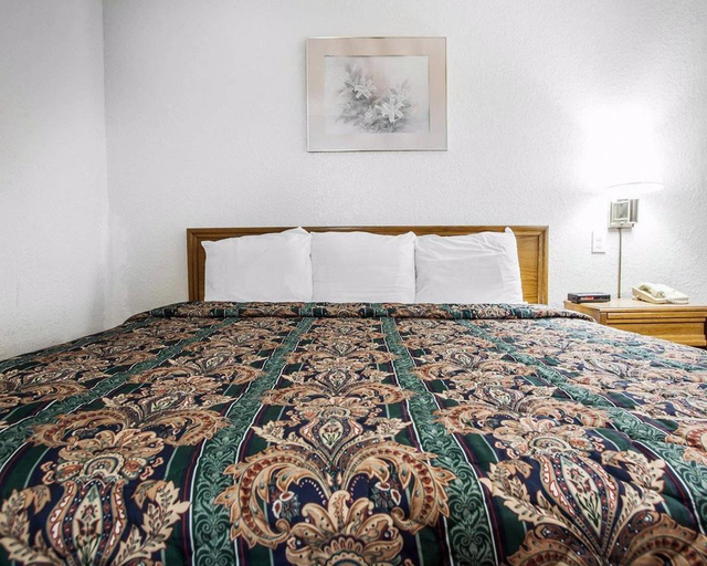 Bedroom 2, KCI Lodge, Kansas City