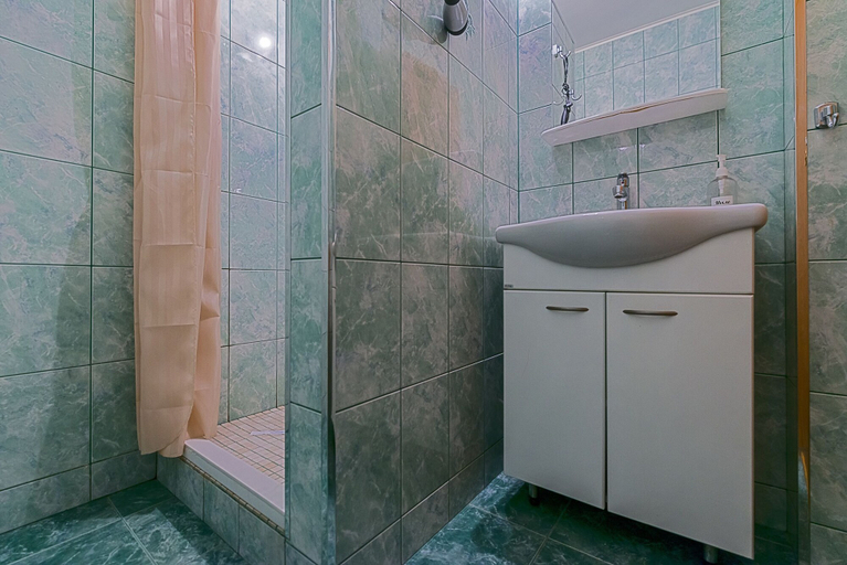 Bathroom 3, FlatHome24 near Metro Dybenko, Sankt-Peterburg gorsovet