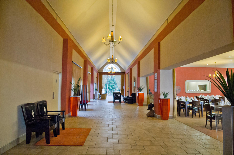 Public Area 2, Protea Hotel by Marriott Zambezi River Lodge, Sesheke