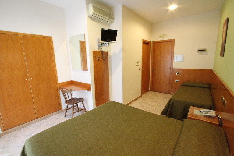 Bedroom 3, Hotel Zara, Napoli