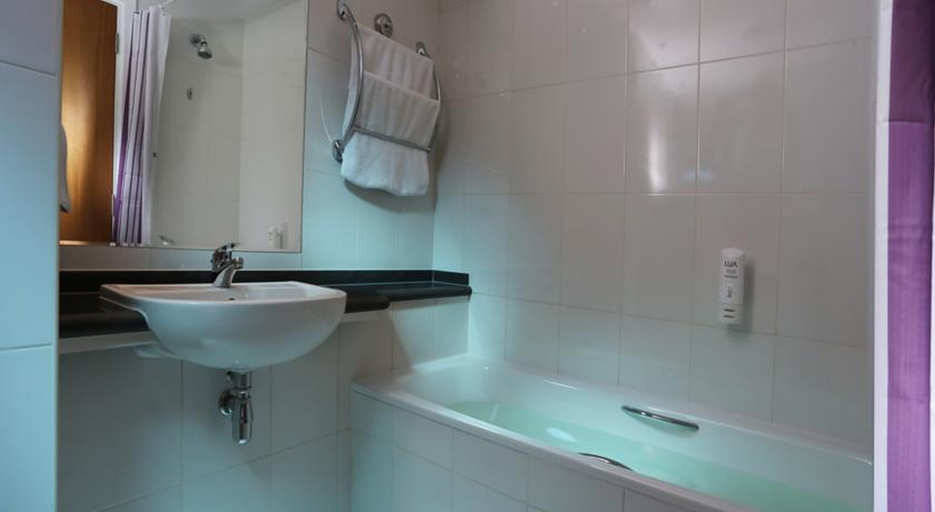 Bathroom 3, Premier Inn International Airport, Dubai
