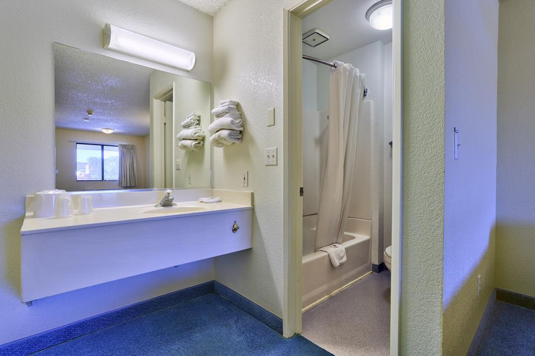 Bathroom 4, Motel 6 Kingman, AZ - Route 66 West, Mohave
