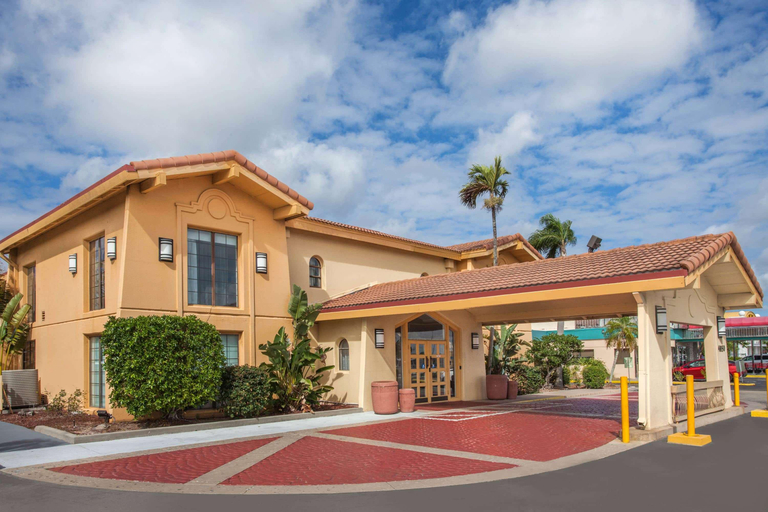 Exterior & Views 3, Baymont by Wyndham Fort Myers Central, Lee