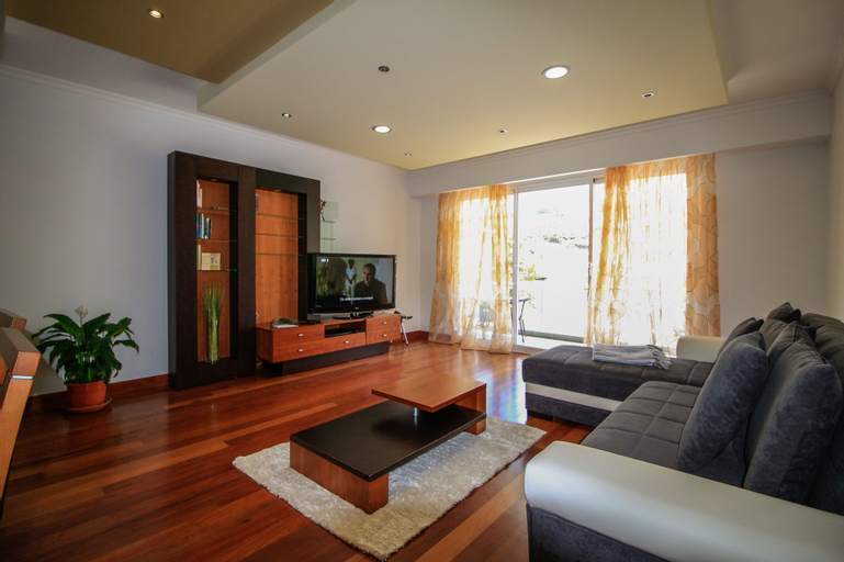 Luis Place Machico by Analodges, Machico