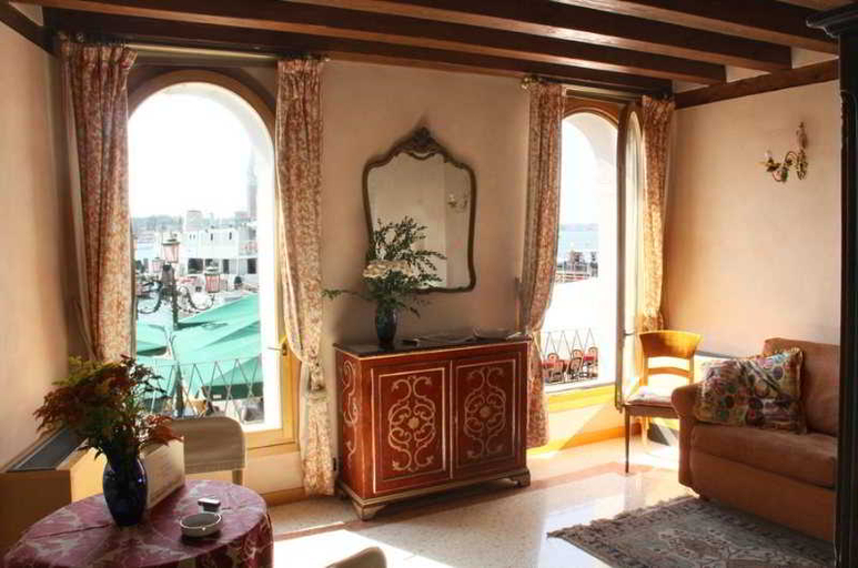 Public Area 2, San Simeon Suite, Venezia