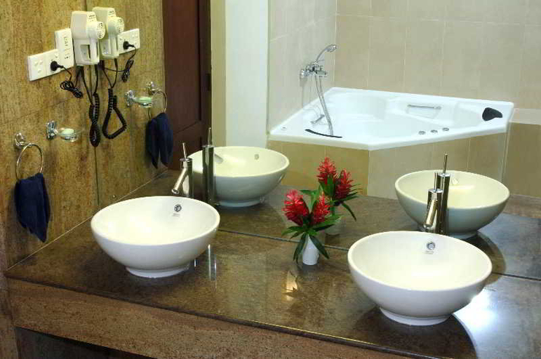 Bathroom, Hibiscus Beach Hotel Kalutara, Kalutara