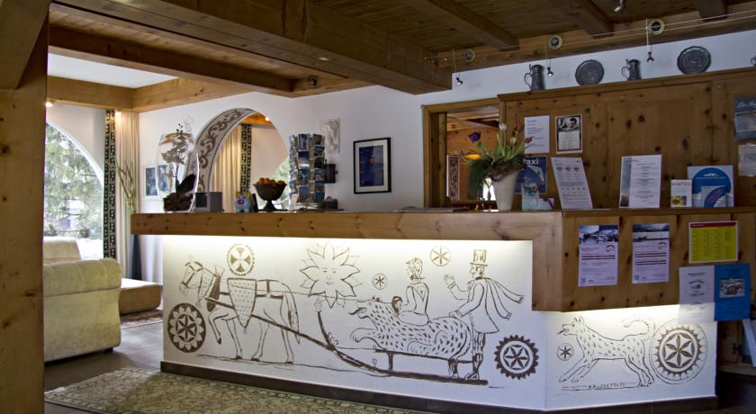 Public Area 2, Nolda, Maloja