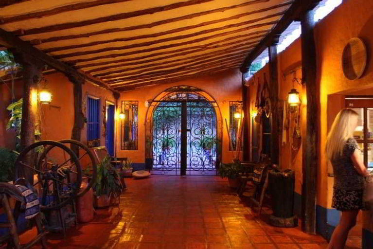 Public Area 2, Costa Linda Beach, Antolín del Campo