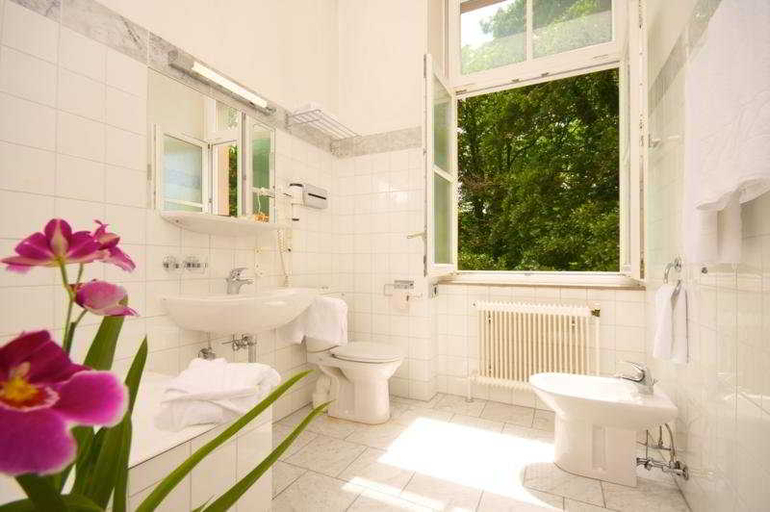 Bathroom, Das Gutenbrunn Thermen & Sporthotel, Baden