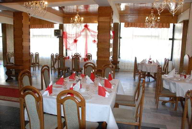 Food & Drinks 4, Sarmis, Deva