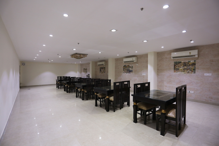 Public Area 2, OPO Premier Royal, Delhi Airport, Delhi