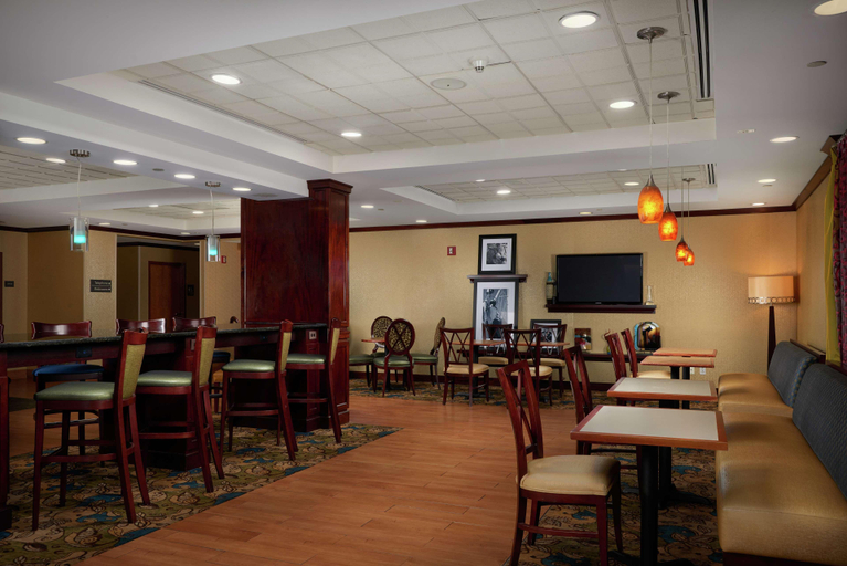 Public Area 2, Hampton Inn Newport News-Yorktown, Newport News
