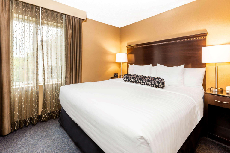 Bedroom 3, La Quinta Inn & Suites by Wyndham Seattle Downtown, Seattle