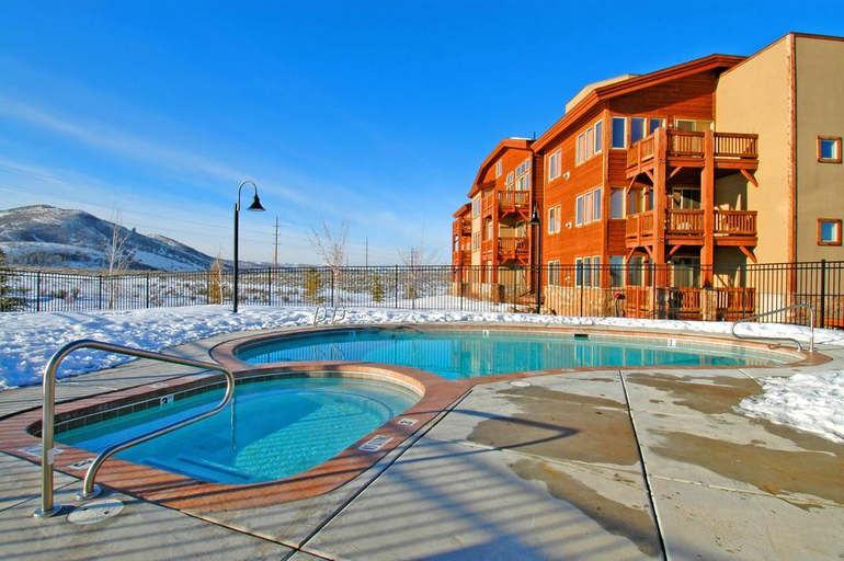 Sport & Beauty 2, Crestview Condominiums, Summit