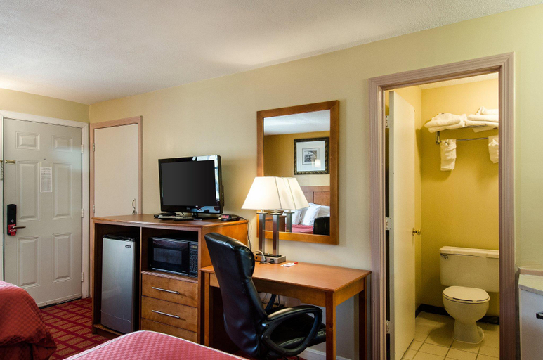Econo Lodge, Barnstable