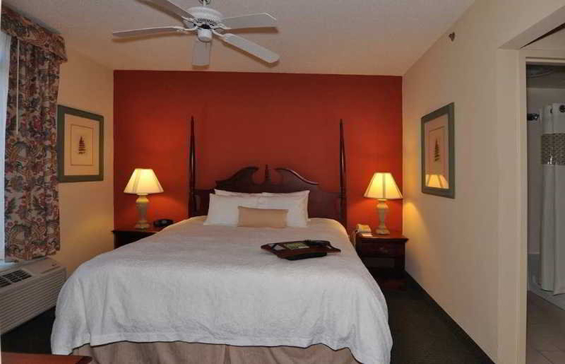 Bedroom 3, Hampton Inn & Suites Nashville-Green Hills, Davidson