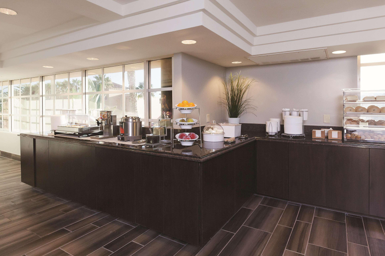 Food & Drinks 5, Holiday Inn Expres & Sts Anaheim Convention C Area, Orange