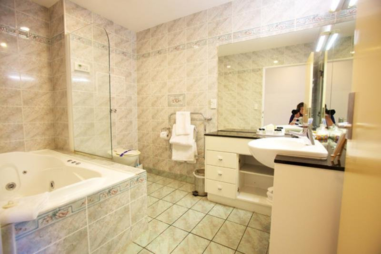 Bathroom 3, Akaroa Criterion Motel, Christchurch