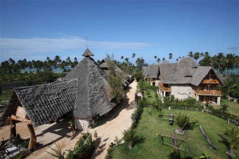 Exterior & Views