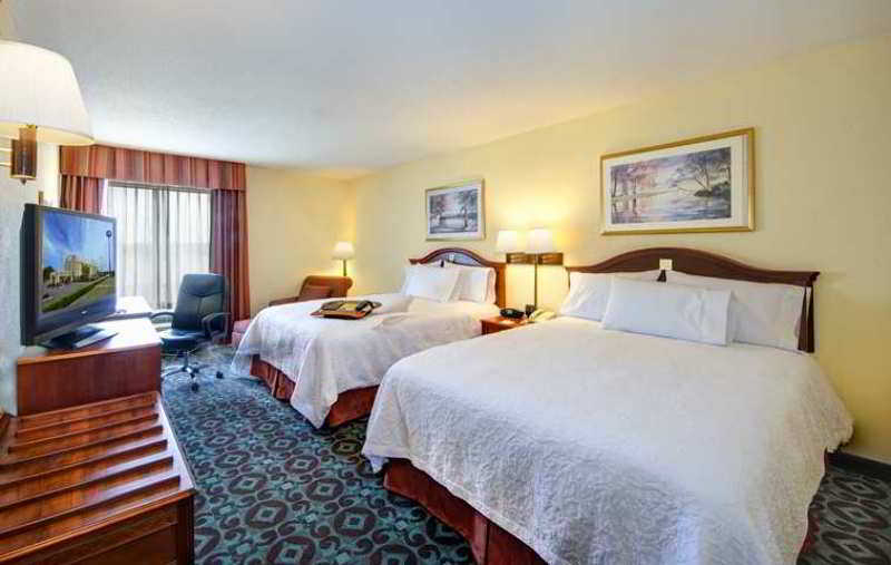 Bedroom 1, Hampton Inn Spartanburg-North I-85, Spartanburg