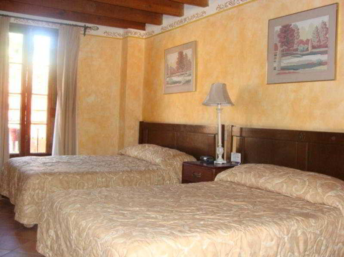Bedroom 3, Ana Catalina, Allende