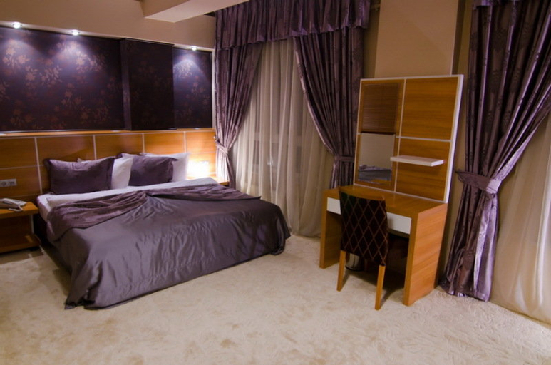 Bedroom 5, Roof Garden Hotel, Merkez
