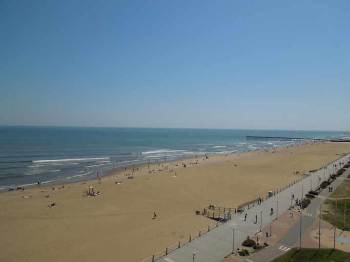 Exterior & Views 1, Comfort Inn & Suites Oceanfront, Virginia Beach