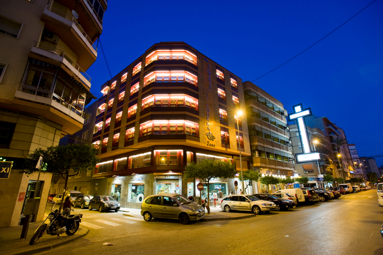 Exterior & Views