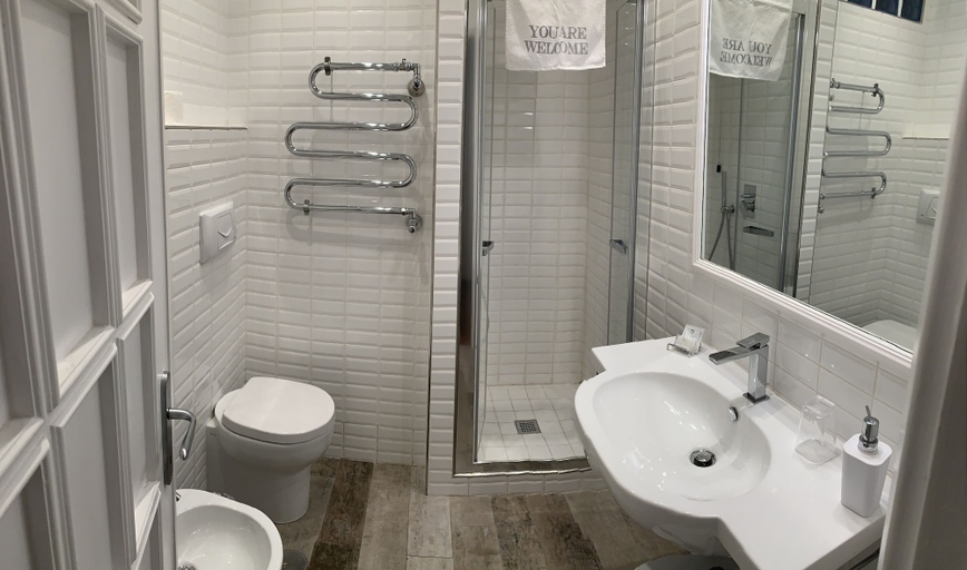 Bathroom 3, EMI's Guest House, Rome