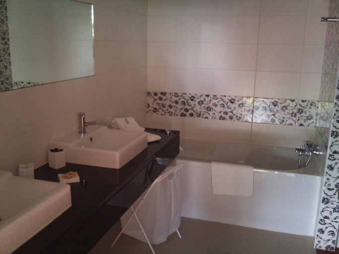 Bathroom 5, Cantinho das Buganvilias, Velas